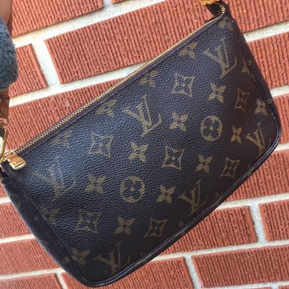 Authentic Louis Vuitton Pochette - Picture 4 of 13